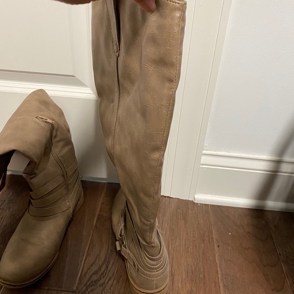 Women’s size 9 boots - Picture 2 of 8